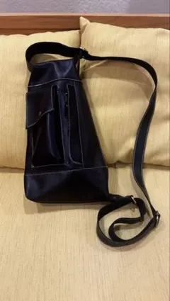 本黒革ショルダーバッグ　職人手縫品