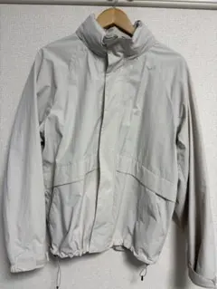 ユニクロ　ウィンドプルーフスタンドブルゾン　オフホワイト　L