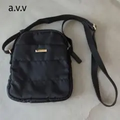 avv　スマホポシェット　ショルダー　黒