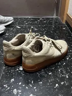 NIKE AIR FORCE 1 スエード ベージュ ガムソール
