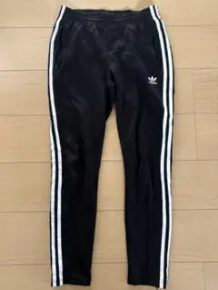 adidas ブラック ジョガーパンツ サイドストライプ