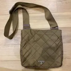 prada キルティング　ナイロンバック