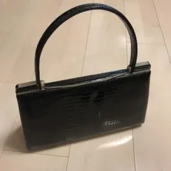 【さらにお値下げしました！】エナメル型押し 黒革バッグ
