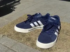 adidas スニーカー ネイビー ホワイト