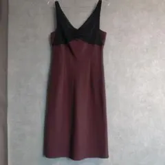 バーガンディドレス
