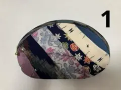 ハンドメイド　パッチワークの楕円形ポーチ