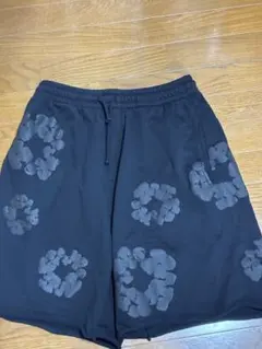DENIM TEARS ブラック フラワープリント ショートパンツ S