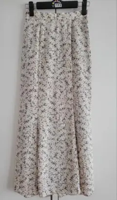 スナイデル　花柄フレアスカート