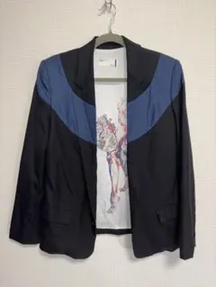 黒と青のテーラードジャケット