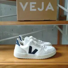 【VEJA】V-10 スニーカー（ホワイト×ネイビー）のサムネイル