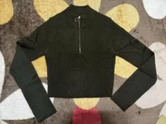 ダークグリーン リブ編みニット