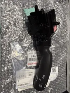 コンビネーションスイッチ　トヨタ　ヤリスクロスのサムネイル