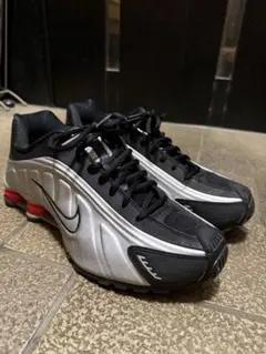 NIKE Shox R4 赤黒シルバー　未使用に近い　us9 NIKE Shox R4 赤黒シルバー 未使用に近い us9 - メルカリ