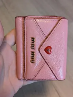 MIUMIU 三つ折り財布 ラブレター ゴールドロゴ ハート ピンク 正規品