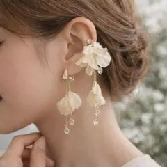 【高見え】フラワー ピアス 揺れる パール風 韓国風 ブライダル 上品 大ぶり