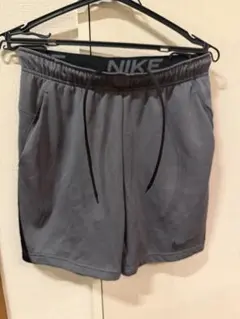 NIKE Dri-FIT グレー ショートパンツ