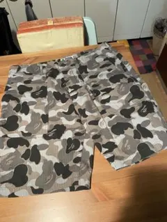 APE BAPE KAWS CAMO 迷彩　ショーツ　ハーフパンツ　Lのサムネイル