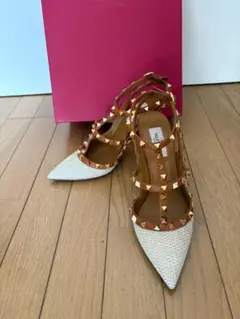 美品 ヴァレンティノ ロックスタッズ パンプス 38(24.5) ベージュ 箱付