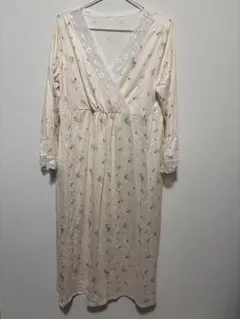 花柄レース付き長袖パジャマ