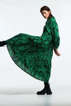 【即完売・入手困難】ZARA カラード ミディワンピース グリーン XS