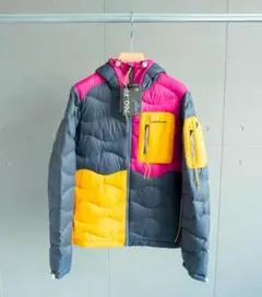 Peak Performanceダウンジャケット 700フィルパワー フード付き