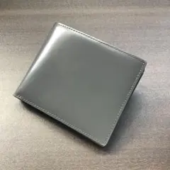 【大人気！】本革 コードバン調(牛革)二つ折り財布 グレー 灰色