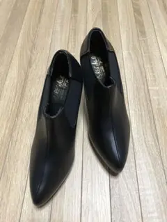 ショートブーツ ヒール　黒色