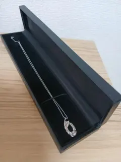 シルバープラチナ、ダイヤのネックレス