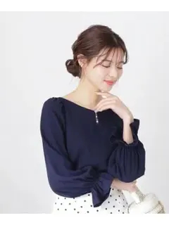 PROPORTION BODY DRESSING スリットパールブラウス 紺のサムネイル