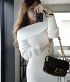 ホワイトニットオフショルダー長袖ワンピース