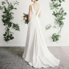 シンプルエレガント ホワイトウェディングドレス