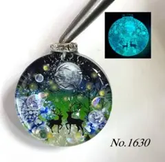 レジン/幻想のお城と親子鹿　蓄光　オルゴナイトネックレス 展示用/レジン/月の世界と窓辺の子猫達 ジャスミン 蓄光 オルゴナイト