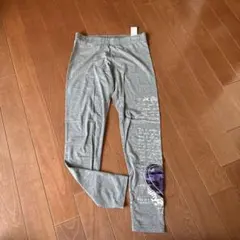 グレーのフィットレギンス ハートパッチ付きのサムネイル