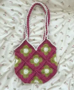 グラニーバッグ 毛糸　ハンドメイド　編み物　花柄　かぎ針編み　レトロ
