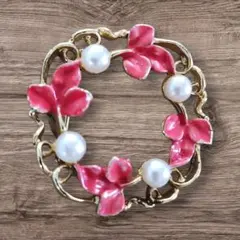 ピンク花とパールの円形ブローチ
