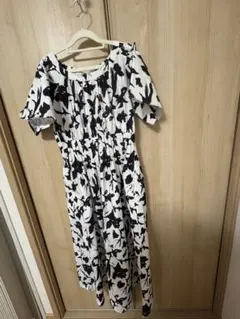 MOUSSY モノトーン 花柄 ロングワンピース 半袖
