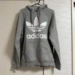 adidas パーカー グレー