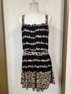 ♢TOPSHOP黒地花柄キャミソールワンピース ミニ丈 フロントボタン胸元フリルのサムネイル