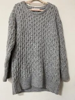 ケーブル編み　セーター　ニット　グレー　もこもこ