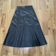 底値最終▶︎GU▶︎ブラック黒エコレザーのフレアスカートW約30cm伸縮性あり美品