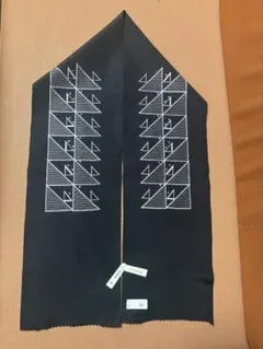 おしゃれ半襟 黒地 白刺繍 三角模様　新品未使用