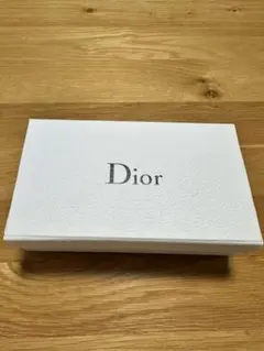 Dior ホワイト ギフトボックス 中型