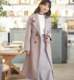 薄いベージュ ダブルブレスト チェスターコート