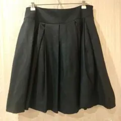クチュールブローチ　タックスカート　オフィスカジュアル　紺