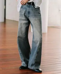 VINTAGE WASHED CURVED DENIM