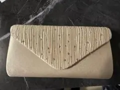 ベージュ プリーツ ビジュー クラッチバッグ