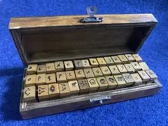 アルファベットスタンプセット　ヴィンテージ風の木箱入り