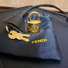 正規 美品】FENDIロゴ刻印ズッカ柄FF金色チャーム/3㎜ネックレス