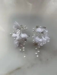 お値下げ済み　ホワイト花モチーフロングピアス