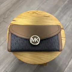 MICHAEL KORS ロゴ入り長財布